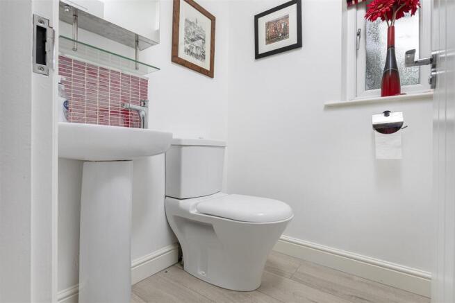 4 bed Detached for sale Image 12