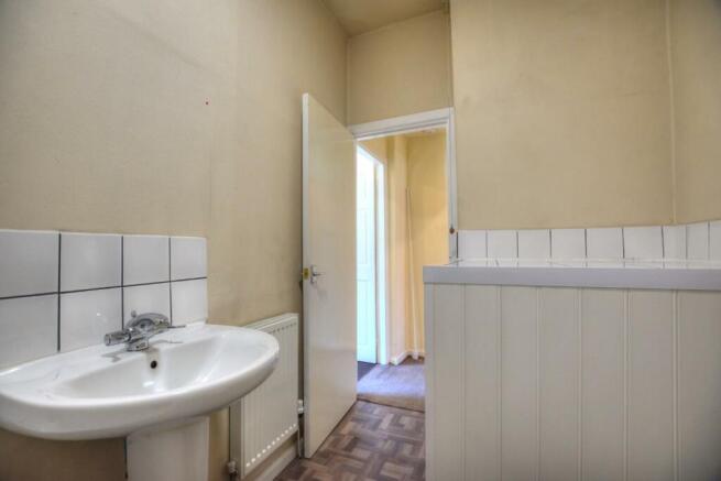 BATHROOM 3.jpg