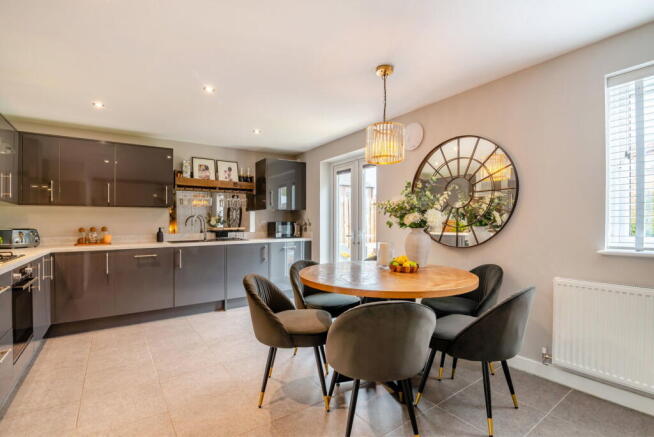 4 bed Semi-Detached for sale Image 7