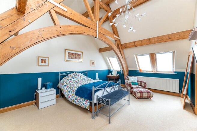5 bed House for sale Image 12