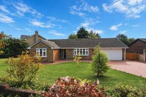 1, Lunnsfield Lane, Fairburn, Knottingley WF11 9LE