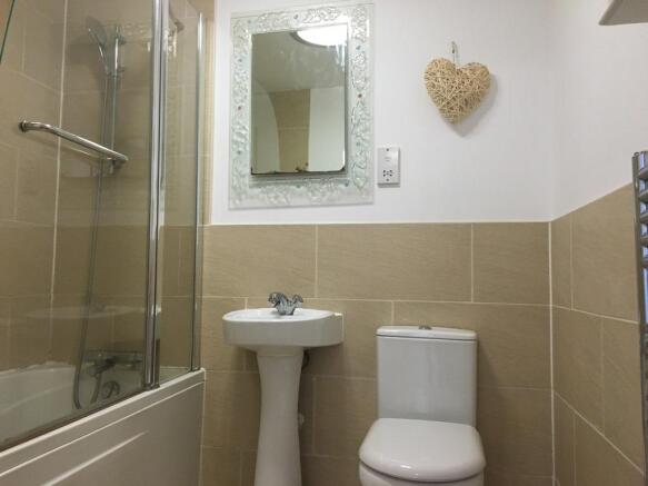 2 bed Apartment to rent Image 4