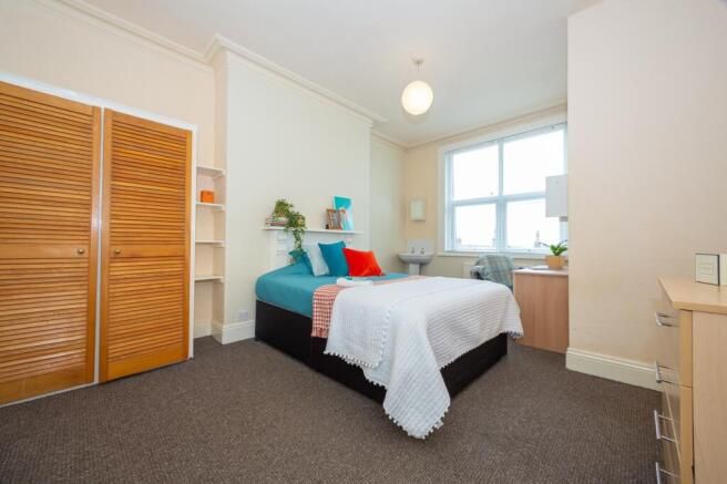 8 bed Terraced to rent Image 5