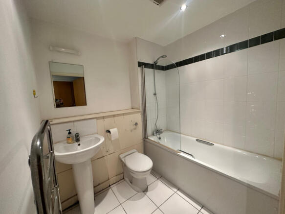 2 bed Apartment to rent Image 6