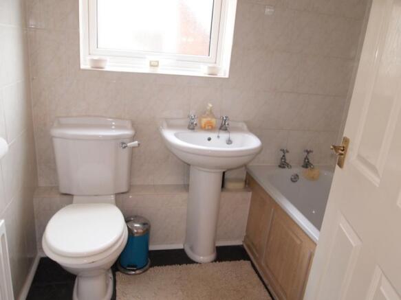 Family Bathroom / WC