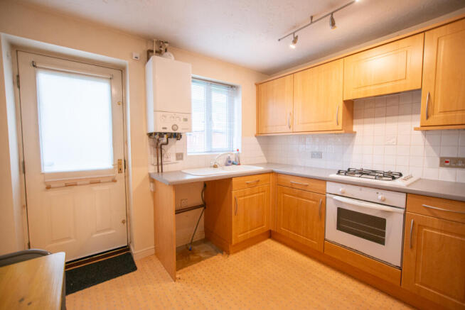 2 bed Semi-Detached to rent Image 4