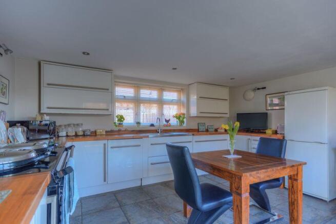 Kitchen / brea...