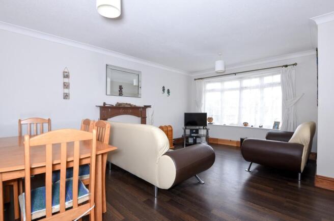 sitting/dining area