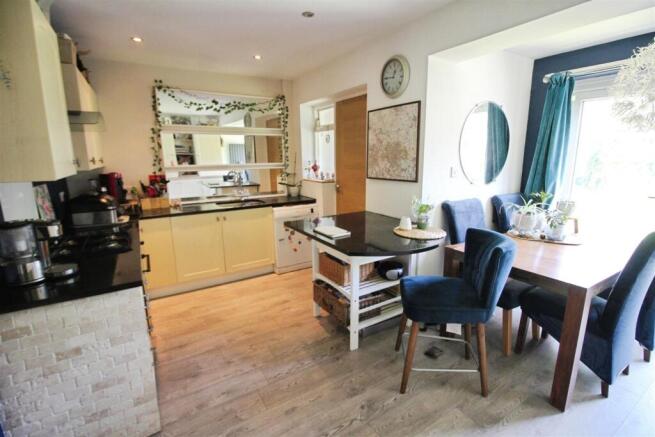 3 bed Semi-Detached for sale Image 5