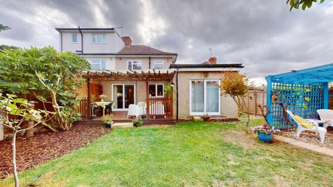 Dorset Close, Hayes, UB4 photo 4