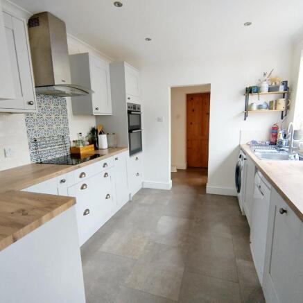 Kitchen 2.jpg