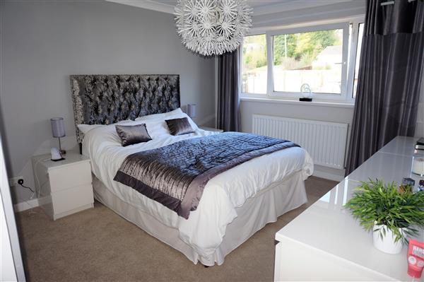 BACK BEDROOM 1 :
