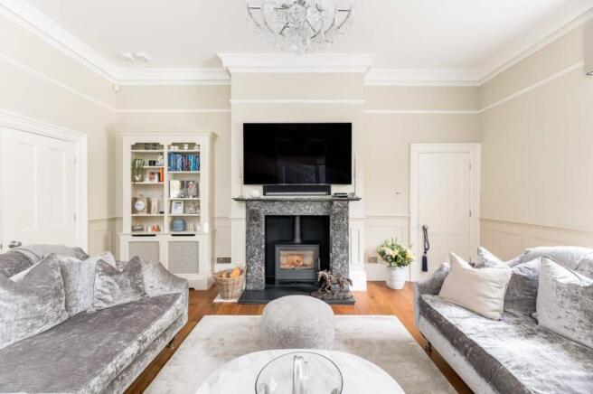 5 bed Semi-Detached for sale Image 9