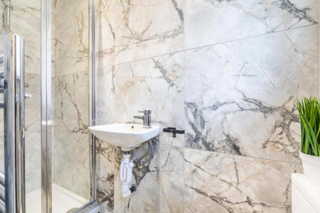 6 bed House to rent Image 9
