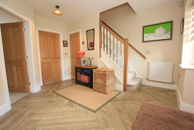 5 bed Detached for sale Image 10