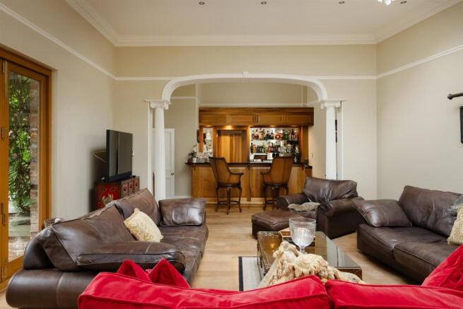 7 bed House for sale Image 4