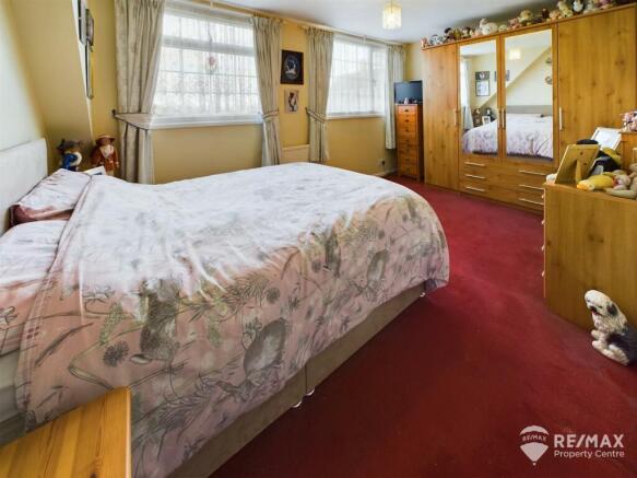 Bedroom 1 (2).jpg