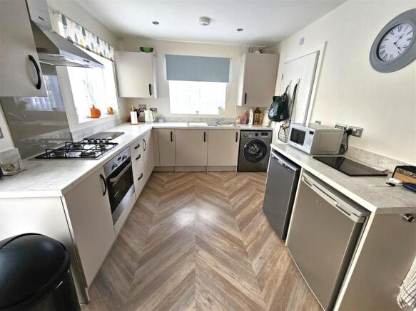 Kitchen (2).jpg
