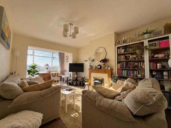 Highfield Mount, Dewsbury, WF12 photo 4