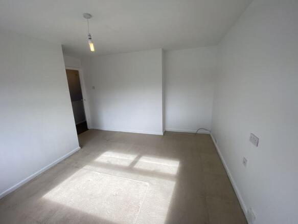 3 bed Semi-Detached to rent Image 11