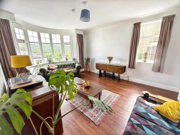 4 bed Semi-Detached for sale Image 4