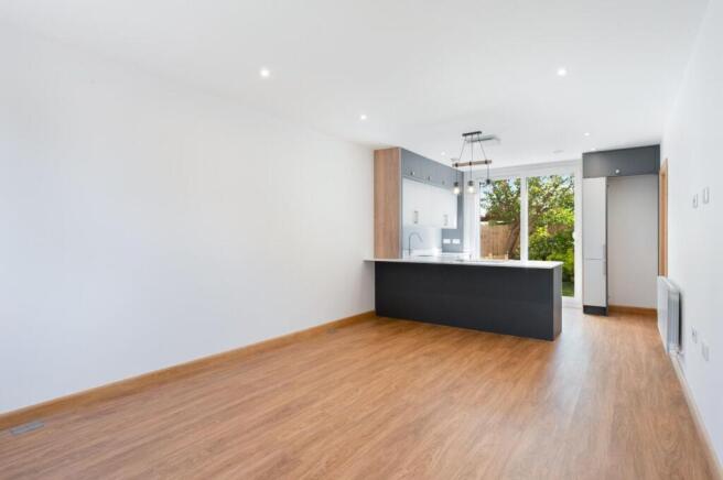 Ewell Park Way, Ewell, KT17 photo 4