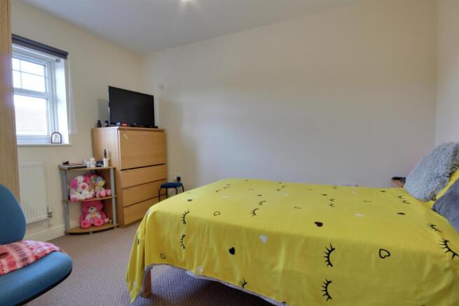 3 bed Terraced for sale Image 10