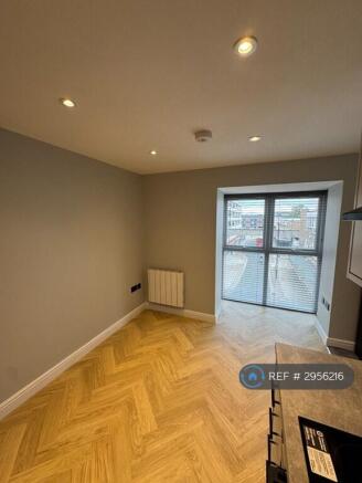 Studio to rent Image 9