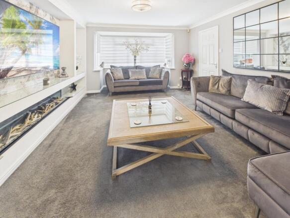 cam04425g0pr0357still006