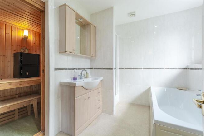 En-Suite Bathroom