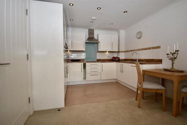 2 bed Retirement Property for sale Image 5