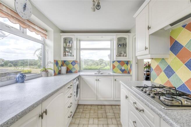 5 bed Bungalow for sale Image 12