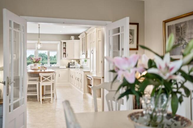4 bed Detached for sale Image 10