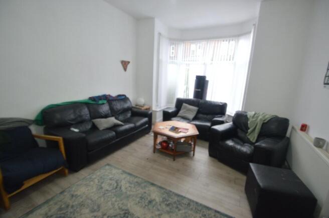 4 bed House to rent Image 4