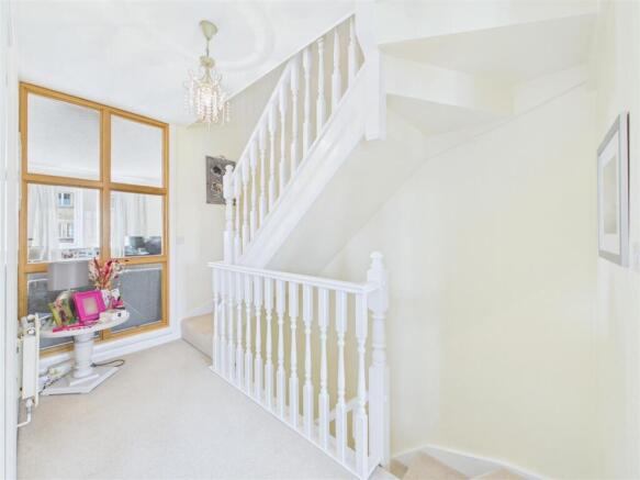 4 bed Town House for sale Image 8