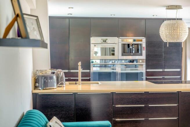 8594142-interior25.jpg