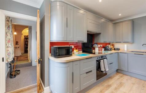 SPACIOUS MAISONETTE IN CENTRAL POSITION - West Hill Road, Cowes