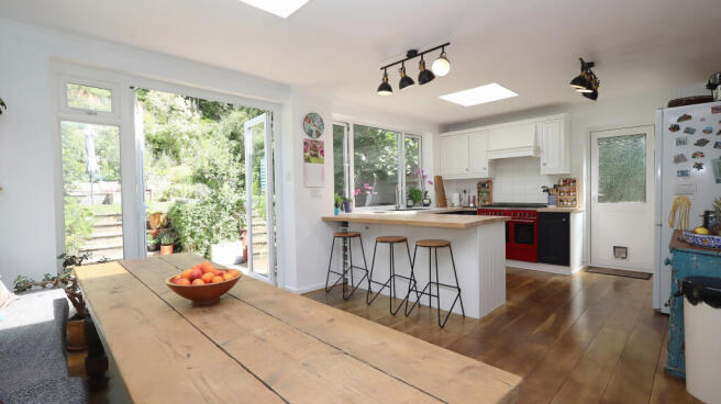 Kitchen:Family room reverse angle