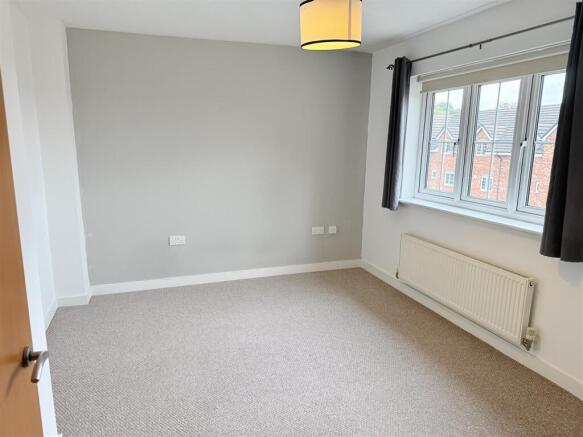 2 bed Flat for sale Image 7