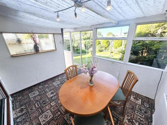 4 bed Semi-Detached Bungalow for sale Image 5