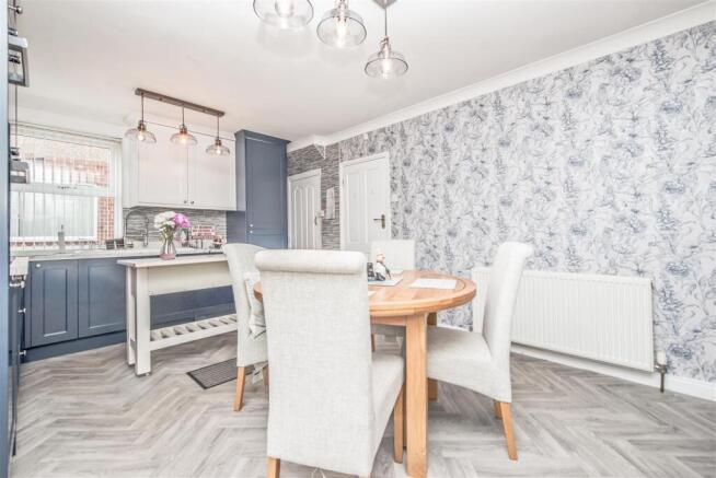 3 bed Semi-Detached for sale Image 5