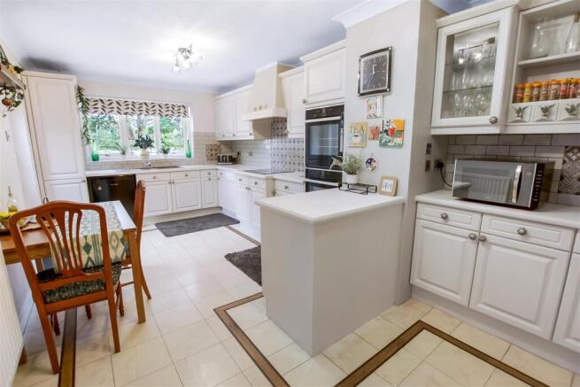 3 bed Detached Bungalow for sale Image 3