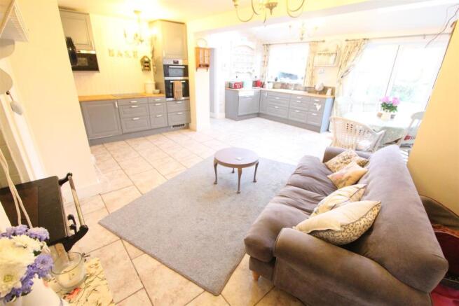 Living dining kitchen