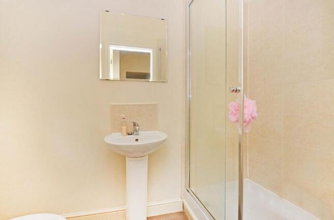 4 bed Terraced to rent Image 10