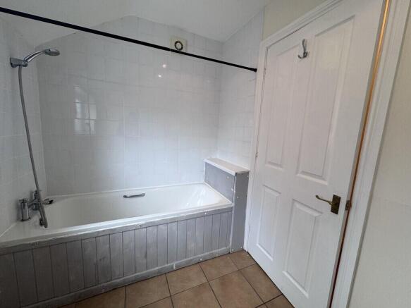 2 bed Apartment to rent Image 7