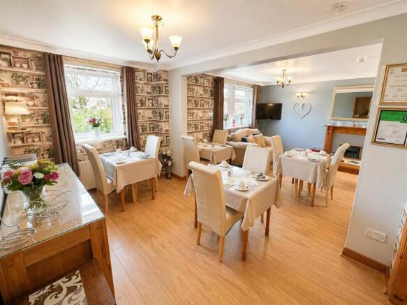 5 bed Detached for sale Image 7