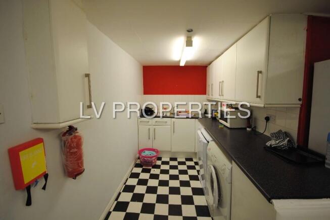 4 bed Terraced to rent Image 4