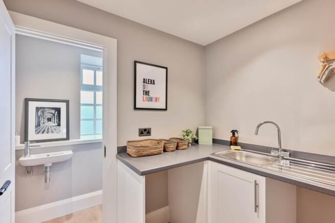 4 bed House for sale Image 7