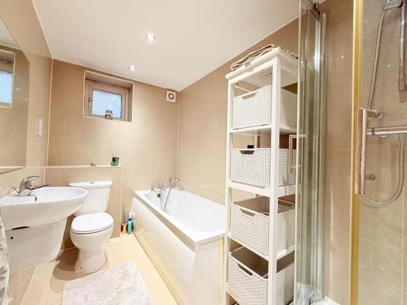 2 bed Flat for sale Image 10