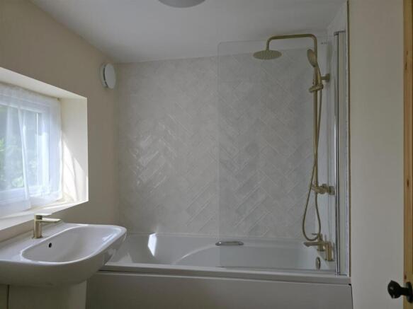 Bathroom 2.jpeg